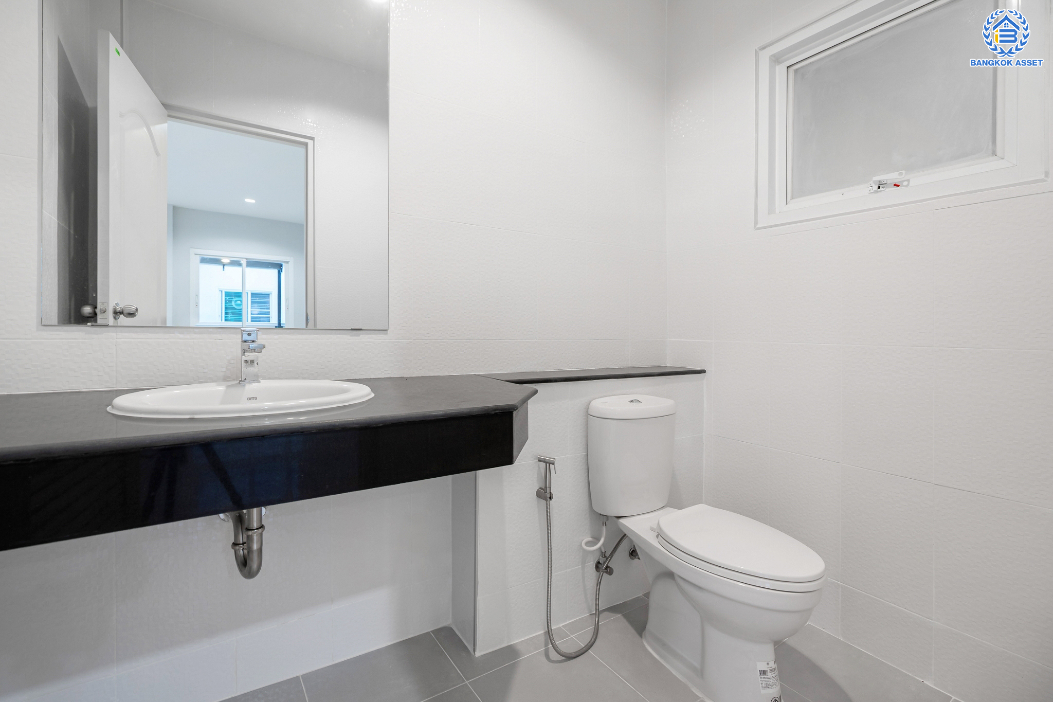 บ้านมือสองตกแต่งใหม่ ม.นันท์นรินทร์ นาวง-ดอนเมือง บ้านแฝดพร้อมอยู่ เนื้อที่ 36 ตร.ว. ฟังก์ชัน 3 ห้องนอน 3 ห้องน้ำ จอดรถได้ 2 คัน บนทำเลดีที่สุด ราคาคุ้มสุดในย่านนี้! เชื่อมต่อทุกการเดินทาง ใกล้สนามบินดอนเมือง ทางด่วน "ศรีสมาน" และรถไฟฟ้าสายสีแดง "สถานีดอนเมือง"…